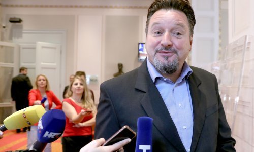 Počinje suđenje Kuščeviću: USKOK nekadašnjeg ministra, suprugu i partnere tereti za malverzacije zemljištem na Braču