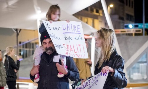 Leon Lučev na prosvjed stigao sa suprugom i kćerkom kako bi pružio podršku svim ženama