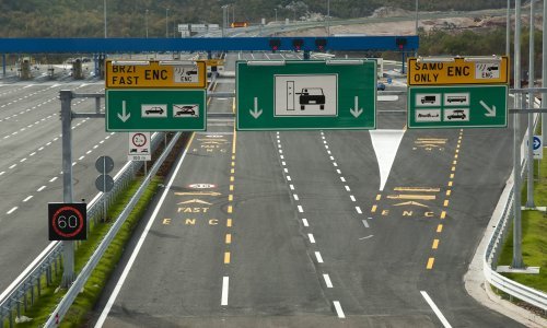 Policija objavila detalje noćne intervencije: Švercer migranata ih je pokušao pregaziti, pucali su