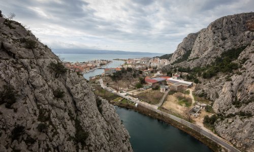 Novi most kod Omiša otvorio problem: Stanovnici Tugara i Naklica peticijom traže sigurniji promet