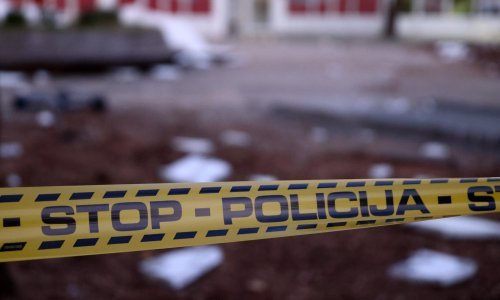 Netko je na školsko dvorište u Mostaru bacio neispravnu bombu, policija traga za počiniteljem