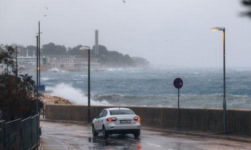 Zrakoplov zbog nevremena nije mogao sletjeti u Split