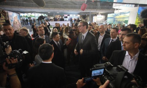 Vučićev cirkus uz kolone autobusa i trubače krenuo iz Vranja: Neću biti taj koji im potpisuje nezavisnost Kosova