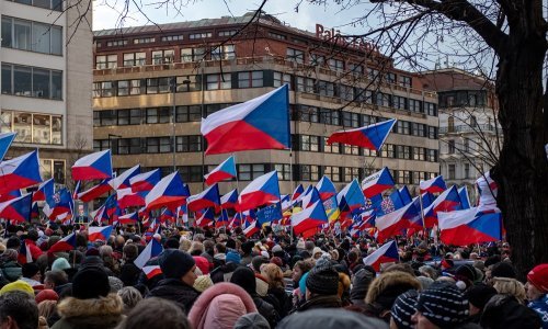 [FOTO] Veliki prosvjed u Pragu, traže da Vlada prestane slati oružje Ukrajini