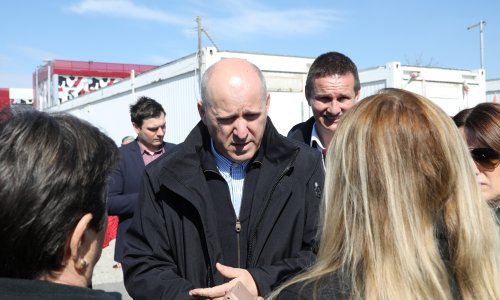 Stanovnici kontejnerskog naselja u Petrinji Bačića dočekali s neugodnim pitanjima