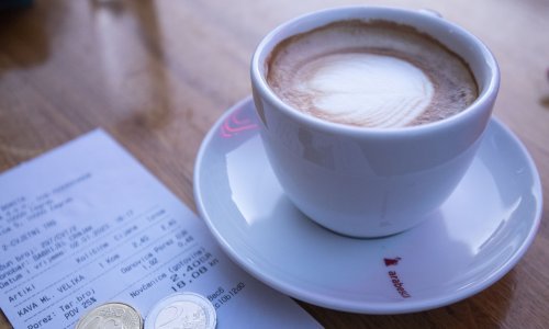 Evo koliko plaćate državi za jednu šalicu kave u Hrvatskoj, a koliko u Sloveniji, razlika je enormna