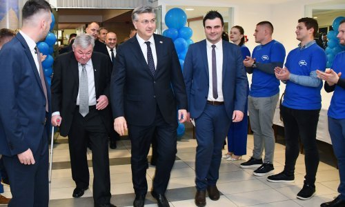 [FOTO] Plenković na jubileju HDZ-a u Sisku: Županija povoljna za ulaganja