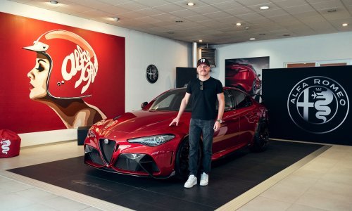 [FOTO/VIDEO] Valtteri Bottas ima novi osobni automobil; Finski F1 vozač preuzeo svoju Alfa Romeo Giuliju GTAm