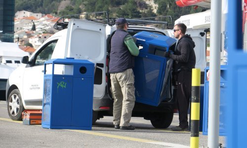 Nezadovoljni građani Splita predali više od 2000 potpisa protiv preskontejnera