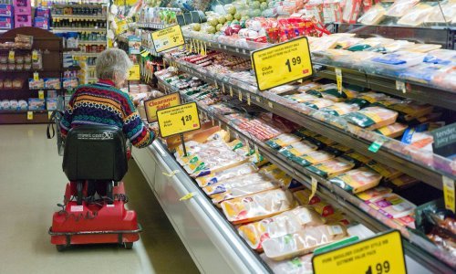 Potrošači u eurozoni i idućeg ljeta očekuju slabiji rast plaća od inflacije