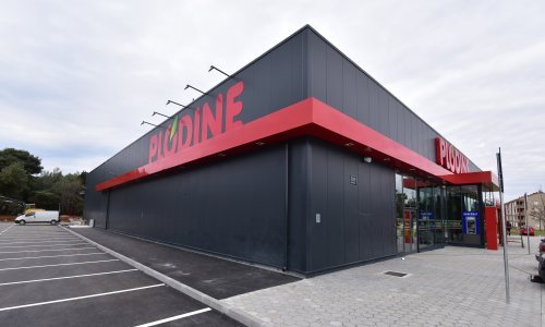 Radnici na svoju ruku na dva sata zaključali Plodine, traže veća prava i bolje radne uvjete