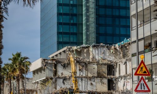 [FOTO] Kompleks polako nestaje: Nastavljeno je rušenje hotela Marjan