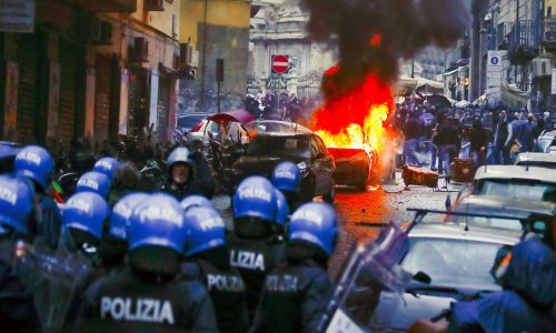 Zna se broj uhićenih navijača i ozlijeđenih policajaca nakon nereda u Napulju; žalosno što se događa...