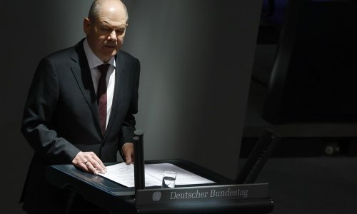Scholz: Ukrajinu što je brže moguće opskrbiti streljivom