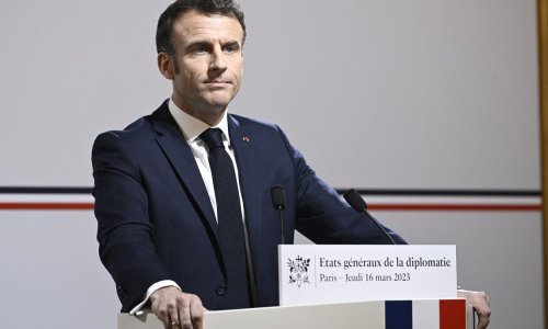 Raste pritisak na Macrona nakon nasilnih nemira zbog mirovinske reforme