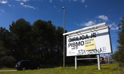 'Mrš i jedi go*na'; Stigla žestoka osuda uvredljivih poruka na plakatima u Puli