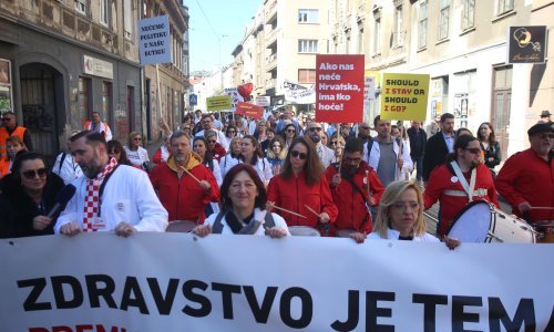 Tisuće liječnika prosvjedovalo: 'Godinama smo pognutih glava šutjeli i slušali. Milijun ljudi će ostati bez obiteljskog liječnika!'