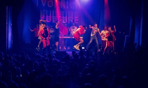 [FOTO] Glazbena internet senzacija '2 Kitice' oduševila prepunu Tvornicu kulture