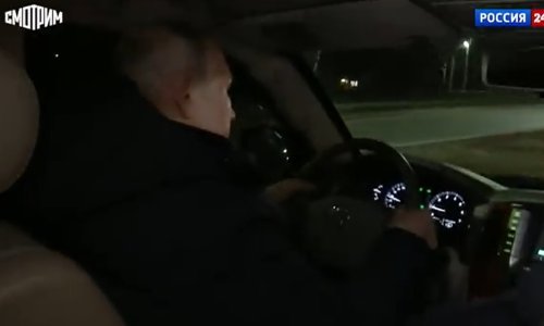 [VIDEO] Putin neplanirano posjetio Mariupolj, sam je vozio automobil po ulicama okupiranog grada