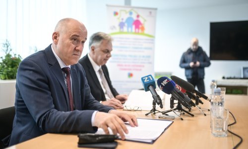 [FOTO] APN u pola sata primio gotovo 300 zahtjeva za kredite, Bačić najavio 'novu stambenu strategiju'