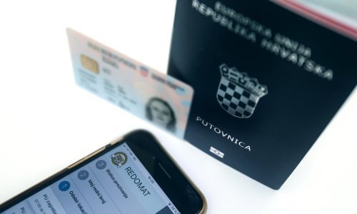 Jeste li znali da za vađenje putovnice i vozačke uopće ne morate ići na šaltere? Naravno, to će vam naplatiti