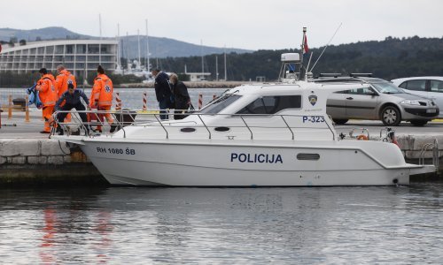 Ribar kod Splita izvukao 300 kilograma težak torpedo; policija o tome nije obavijestila jer se radi o vojnoj tajni?