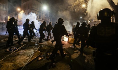 U sukobu s prosvjednicima kod rafinerije blizu Marseillea teško ozlijeđena tri policajca