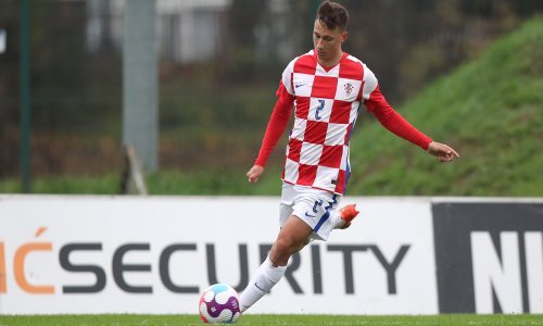 Šimunićevi 'klinci' krenuli porazom, Jarnijevi uz obranjeni penal do boda