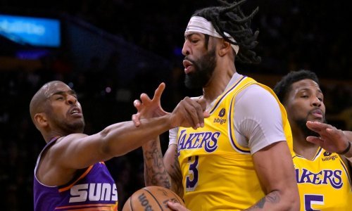 Velika pobjeda Lakersa u borbi za play-off; vlasnik Dallasa poludio zbog 'najveće sudačke pogreške u povijesti NBA-a'