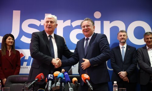HDZ BiH dogovorio formiranje Vlade Federacije BiH s koalicijom osam stranaka, ali dogovor koči deveta