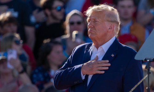 Iako je optužnica zapečaćena CNN javlja da se Trump suočava s više od 30 točaka povezanih s poslovnom prijevarom