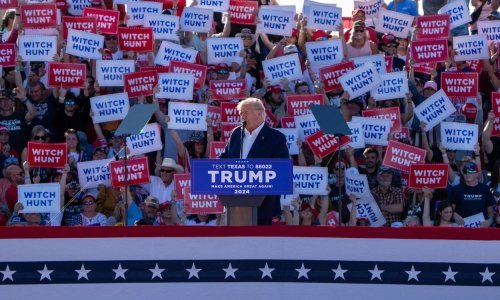 Trump opet huška: 'Progone me staljinističkim metodama!'