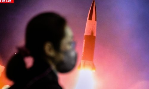 Sjeverna Koreja opet ispalila projektile, u Južnu treba stići američki nosač zrakoplova