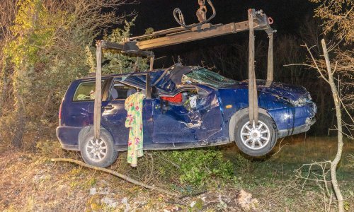 [FOTO] Objavljeni detalji teške nesreće u kojoj je poginuo suvozač maloljetnice koja je vozila bez dozvole