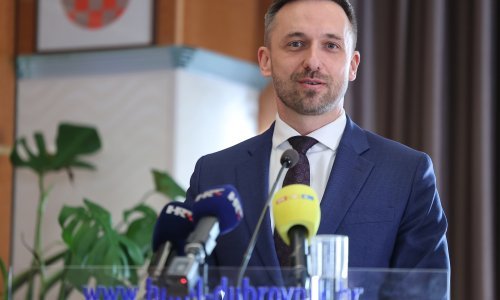 Piletić: Satnica osobnim asistentima bit će povećana za 50 posto