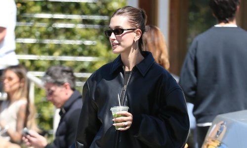 Neodoljivo udobne: Hailey Bieber omiljene tenisice iz 90-ih učinila najpoželjnijim komadom