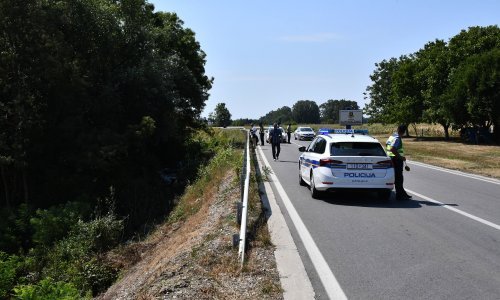 Policija u Klinča Selima otkrila po kilogram kokaina i heroina pod nogama suvozača