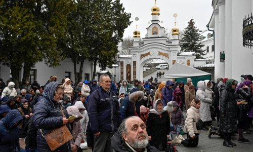 Naguravanje ispred kijevskog samostana zbog deložacije, napadnuti novinari