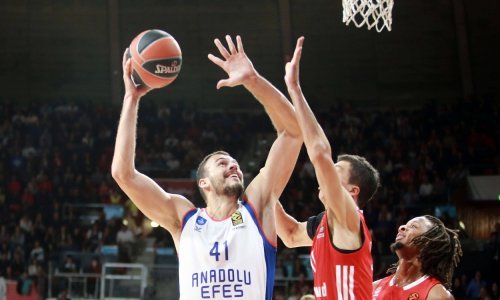 Sjajni Ante Žižić utrpao je 24 koša u pobjedi protiv Virtusa, ali njegov Anadolu Efes još nije izborio doigravanje