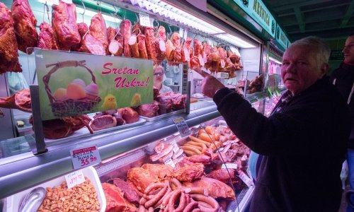 Grabljenje na akciji: Većina Hrvata planira štedjeti na šunki, janjetini, kolačima...