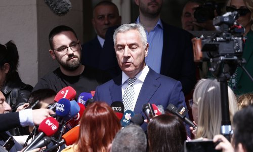 Nakon poraza na izborima Milo Đukanović podnio ostavku na mjesto šefa stranke