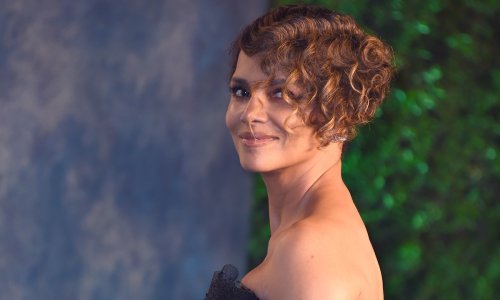 Halle Berry raspametila fanove fotkom u bikiniju