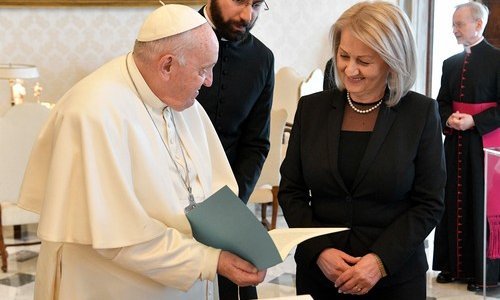 Papa s predsjedateljicom Vijeća ministara BiH, pozvao na izgradnju suživota