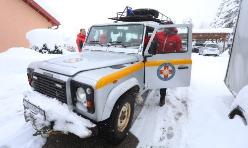 Spašeno dvoje Nijemaca koji su se otrovali hranom na Velebitu, stigli su u bolnicu