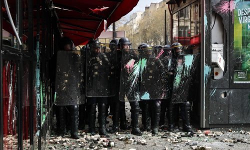 Prosvjednici i policija sukobili se kod omiljenog Macronovog restorana