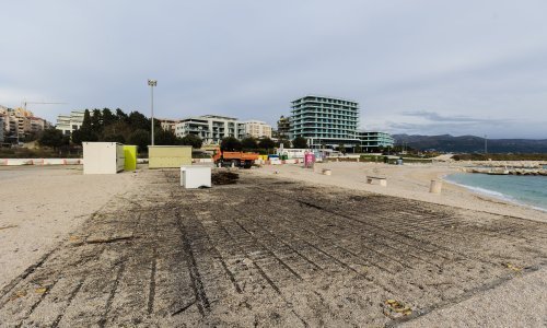 Odgovorili Ivoševiću: Privremeni objekti na Žnjanu, razlog oduzimanju koncesije