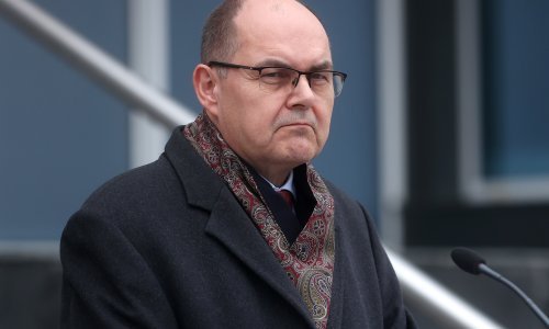 BiH: Vlada Federacije i dalje čeka Schmidtovu odluku, ne zna se dokad