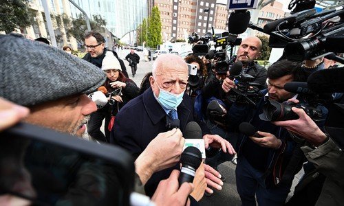 Berlusconi se oglasio iz bolnice: Teško je, ali ću se još jednom izvući