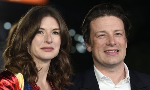 Jamie Oliver obnovio zavjete sa svojom Jools koja blista u jednostavnoj haljini