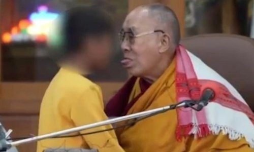 Dalaj Lama se ispričao nakon videa u kojemu ljubi dječaka u usta